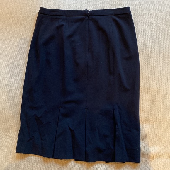 Black stretch wool Armani skirt with pleat details in the back - Picture 3 of 6